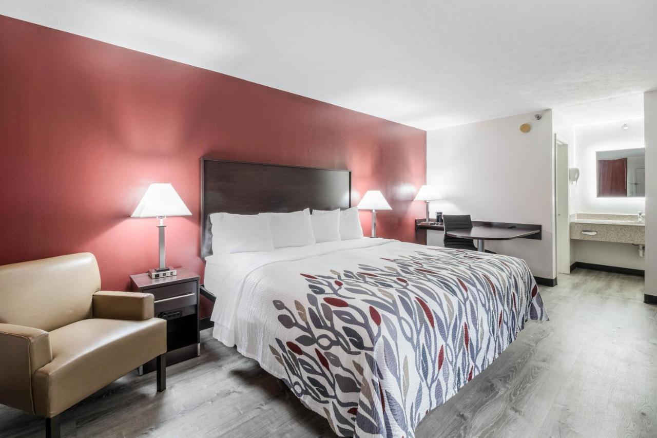 Red Roof Inn Cadiz Bagian luar foto