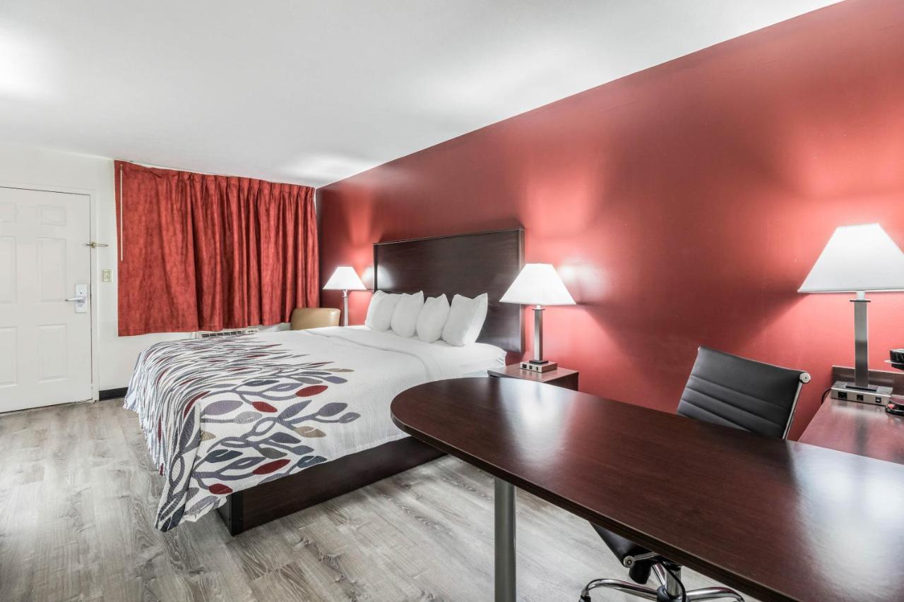 Red Roof Inn Cadiz Bagian luar foto