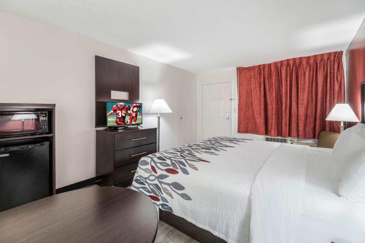 Red Roof Inn Cadiz Bagian luar foto