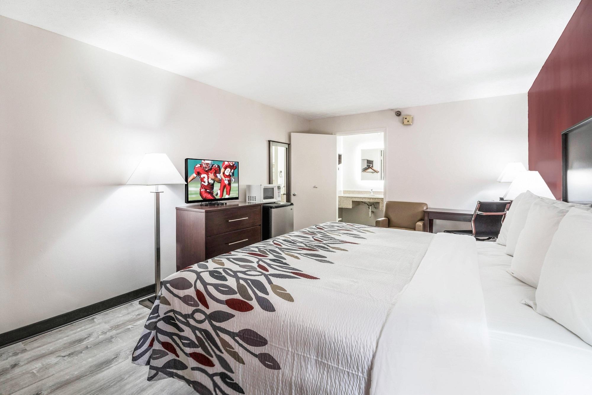 Red Roof Inn Cadiz Bagian luar foto