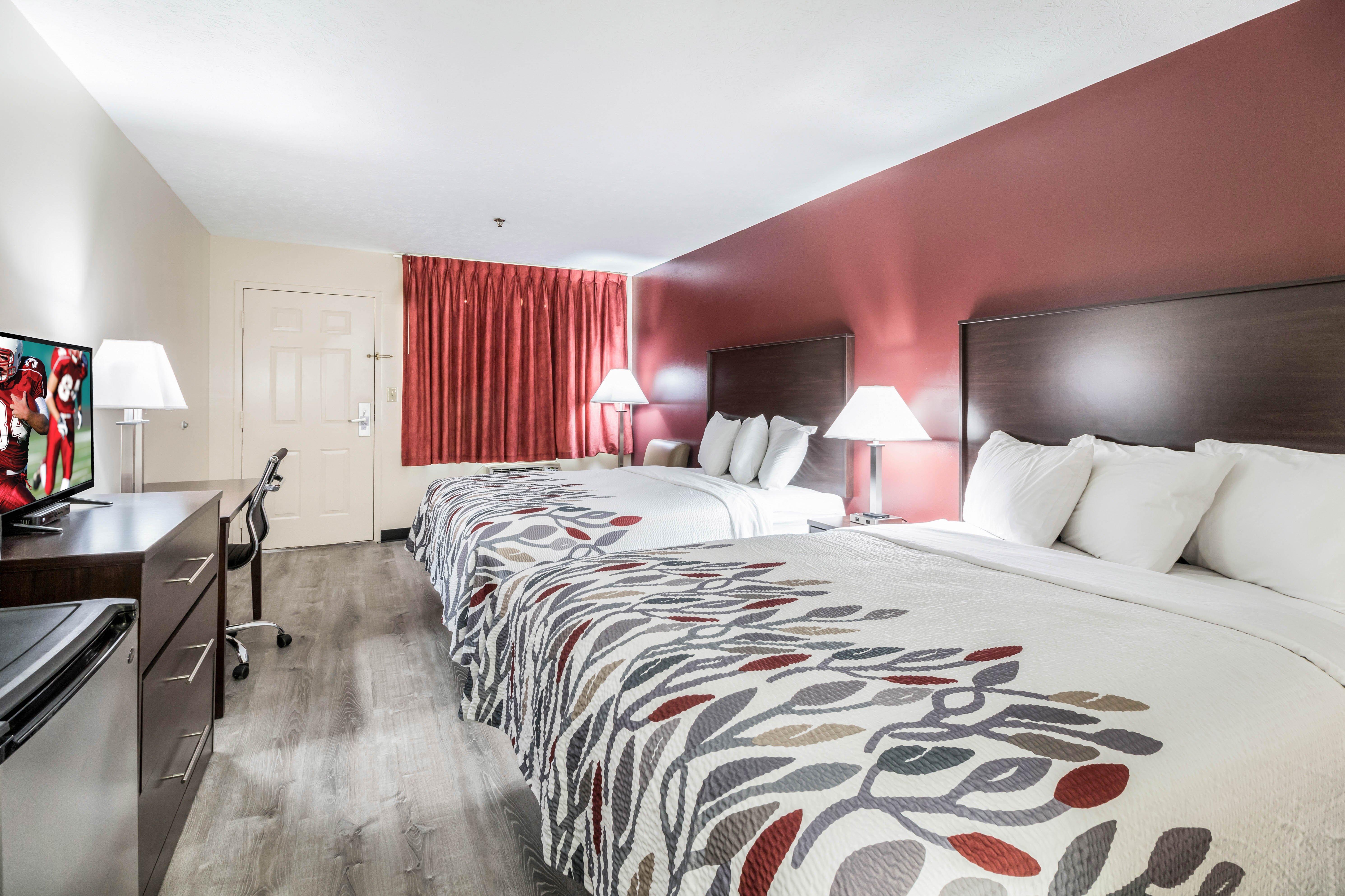 Red Roof Inn Cadiz Bagian luar foto
